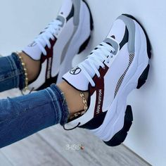 Girly Shoes Sneakers, Trending Shoes For Men, Bentuk Alis, Casual Shoes Women Sneakers, Nike Shoes Women Fashion, Pretty Sneakers, Casual Shoes Outfit, Nike Fashion Shoes, Pretty Shoes Sneakers