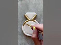 Diamond Ring Cookies Royal Icing, Ring Decorated Cookies, Wedding Ring Cookies Decorated Tutorial, Ring Royal Icing Cookies, Wedding Decorated Cookies Royal Icing