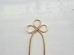 Handmade triquetra hair fork in brass. Hair stick measures 6" Celtic Knot Hair, 3 Leaf Clover, Hair Accessories Gold, Steampunk Hairstyles, Celtic Hair, Knot Hair, Handmade Hairpin, Bead Hair Accessories, Gold Hair Pin