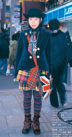 Punk Fashion 70s Vivienne Westwood, Vivian Westwood Punk 70s, Fruits Magazine Vivienne Westwood, J Fashion Harajuku, Vivienne Westwood Models Punk, Vivienne Westwood Japanese Magazine, Fruits Magazine, Rad Clothes, Tokyo Street Style