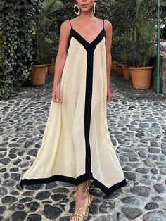 Details Composition: 100% Polyester Design: Plain Style: Casual Thickness: Regular Sheer: No Material: Woven Fabric Sleeve Length: Sleeveless Neckline: V-neck Occasion: Leisure, Vacation Size & Fit Dresses Length: Maxi Stretch: Non-stretch Fit Type: Shift Cm Inch Size Length Bust XS 116 80 S 117.5 84 M 119 88 L 120 Money Aesthetics, Bohemian Beach Style, Vacation Maxi Dress, Backless Midi Dress, Style Gothic, Backless Maxi Dresses, Maxi Robes, Long Summer Dresses, Yoga Shorts