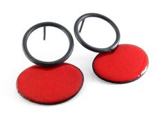 Red earrings. Oxidized circle earrings. Red enamel earrings. Contemporary enamel earrings. Stylish red earrings. Minimal earrings. Gift her Circle oxidized silver and deep red enamel earrings. Measurements: 23mm width and 33mm long. Closure: screw back. Very comfortable and light to wear. Ideal to wear every day and easy to combine with any style of clothing. From the Pètals collection. These contemporary earrings are one of a kind jewel. Each of the purchased jewels is delivered with a handmade Red Statement Earrings, Earrings Minimal, Oversized Earrings, Contemporary Earrings, Minimal Earrings, Unusual Jewelry, Red Jewelry, Earrings Red, Red Earrings