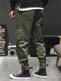 Cargo Joggers Mens, Mens Converse Outfit, Cargo Pants Outfit Men, Jogger Pants Outfit, Black Camouflage, Men's Streetwear, Pants Outfit Men, Mens Jogger Pants, Camouflage Green