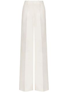 Valentino Ready To Wear off-white virgin wool-silk blend high-waisted two side inset pockets wide leg The full look includes Valentino Garavani accessories. White Formal Pants, Wide Leg Trousers Outfit, Valentino Ready To Wear, Uzun Boy, Dress Reference, Valentino Pants, Elegant Pants, Mini Skirt Party, Rich Aesthetic