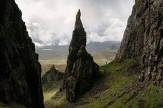 For an unforgettable elopement location, The Needle and Table bring rugged beauty and unique scenery. It’s a must for couples who want to stand out! Learn more about planning your adventure by visiting our page Unique Scenery