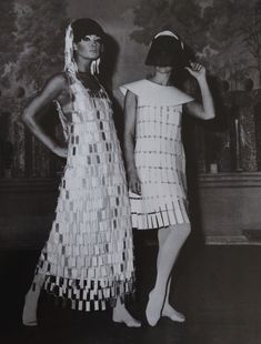 Paco Rabanne 1960, Cosmic Fashion, 60s Fashion Women, Nostalgic Fashion, Metallic Fashion, Makeup History, Patti Hansen