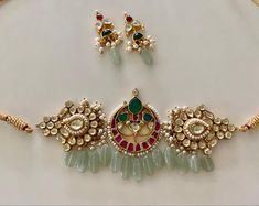 Chocker Neckless Pearls, Darbari Choli, Chocker Neckless, Vintage Indian Jewelry, Bridal Necklace Designs, Antique Necklaces Design, Indian Bridal Jewelry Sets