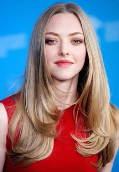 Amanda Seyfried gives us serious hair envy at the Berlin ... Amanda Seyfried Hair, Wedding Curls, Magazine Fashion, Hair 2018, Hair Women, Amanda Seyfried, Long Layered Hair