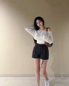 Douyin Outfits Summer, Douyin Skirt Outfit, Douyin Shorts Outfit, Teens Outfits, Korean Girl Fashion Shorts, Princess Diaries, Dope Outfits, Looks Vintage