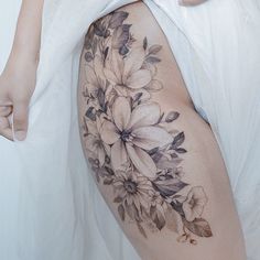 a woman's thigh with flowers on it