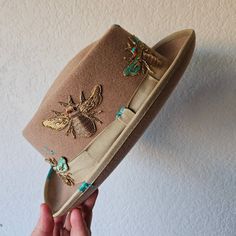 - Vintage Hat With Hand Added Details - Bee Embroidery And Blue Thread Accents - Tan Grosgrain Ribbon Binding And Hatband Tagged Size L Fits Approx. Hat Size 7 1/2 Interior Measurement: 24" Crown: 4" Tall Brim: 2" Ribbon Binding, Bee Embroidery, Vintage Hat, Accessories Vintage, Hat Band, Hats Vintage, Hat Sizes, Grosgrain Ribbon, Vintage Accessories