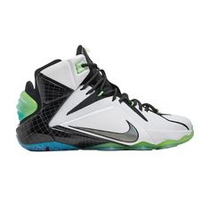 Find NIKE Lebron 12 'all Star on Editorialist. Paying tribute to New York City for the 2015 NBA All-Star Game, the LeBron 12 incorporates design elements from the city’s Flatiron Building. Featuring a primarily white upper on the Hyperposite and Megafuse mesh paneling, a tonal grid pattern emerges on the shiny black heel. The green-to-blue gradient fade on the heel counter matches the tones of the Flywire cables, which also reinforce support in the midfoot. Flatiron Building, Green To Blue, Black Heel, Nike Lebron, Grid Pattern, Flat Iron, Black Heels, All Star, Design Elements