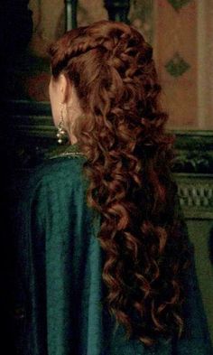 Tumblr Long Curly Hair Down Wedding, Medieval Half Up Hair, Historical Curly Hairstyles, Medieval Short Hairstyles, Ever After Hairstyles, 1800s Womens Hairstyles, Pre Raphaelite Hair, Preraphaelites Hair, Long Medieval Hair