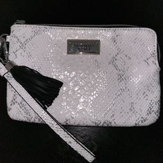 Never Used. Size 7.5”X 5” ***All Sales Are Final*** Trendy White Pouch Clutch, Trendy White Clutch With Zipper Pouch, Trendy White Clutch Pouch, Chic White Wristlet With Zipper Closure, Trendy White Handheld Clutch, White Clutch Wristlet With Zipper Closure, Chic White Pouch Wristlet, Chic White Cosmetic Bag With Zipper, White Clutch Wristlet With Removable Pouch