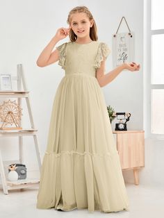 This junior chiffon bridesmaid dress features elegant cap sleeves and an A-line shape, topped with delicate lace. Subtle yet sophisticated, this dress is perfect for any wedding party. Dusk Bridesmaid Dress, Mulberry Bridesmaid Dresses, Wisteria Bridesmaid Dresses, Mint Green Bridesmaid Dresses, Peach Bridesmaid Dresses, Sky Blue Bridesmaid Dresses, Silver Bridesmaid Dresses, Lavender Bridesmaid Dresses, Lilac Bridesmaid Dresses