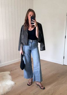 How To Style Wide Leg Jeans in 2024 & Chic Outfits To Try Wide Legged Jeans Outfit, Modern Outfit Ideas, How To Wear Wide Leg Jeans, Postpartum Style, Jeans For Petite Women