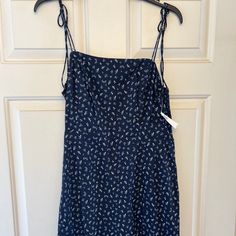 Old Navy Mini Dress. Spaghetti Tie Strap. Pockets. Never Worn Blue Slip Dress With Straight Neckline For Spring, Blue Casual Slip Dress With Spaghetti Straps, Casual Blue Slip Dress With Spaghetti Straps, Casual Square Neck Slip Dress, Navy Mini Dress, Old Navy Dress, Dress Spaghetti, Navy Dress, Navy Dresses