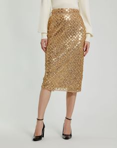 Brillez de style avec notre jupe crayon mi-longue ajustée en maille ornée de sequins. Cette jupe glamour est ornée de paillettes complexes sur un tissu en maille élégant, avec une silhouette crayon ajustée qui flatte votre silhouette. Parfaite pour les occasions spéciales, elle offre un look sophistiqué et éblouissant.



 Mac Duggal


 Tissu georgette (100% polyester)

 Entièrement doublé


 Silhouette au crayon




 Fente d'aération au dos

 Fermeture éclair au dos


 Environ 35" du haut de la Destination Wedding Guest Dress, Fall Formal Dresses, Spring Wedding Guest Dress, Black Tie Wedding Guests, Dress Night Out, Pencil Silhouette, Party Dress Sale, Midi Pencil Skirt, Fall Wedding Guest Dress