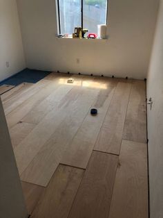 an empty room with hard wood flooring and a window in the wall above it