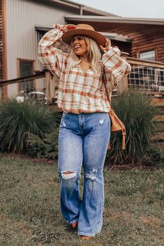 Country Style Outfits Plus Size, Country Concert Outfit Ideas For Women Over 40, Plus Size Fall Engagement Outfits, Country Concert Fits Plus Size, Country Outfit Plus Size, Country Plus Size Outfits, Plus Size Punchy Outfits, Plus Size Nashville Outfits Fall, Curvy Country Outfits