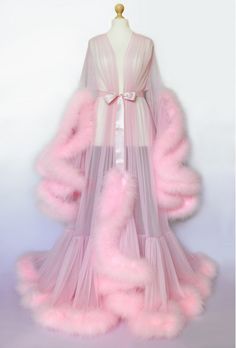 EXCLUSIVE PINK MARABOU FEATHER TRANSPARENT DRESSING GOWN FOR PHOTO SHOOT. The best Valentine's Day Gift idea for women. Hottie Outfits, Fancy Robes, Obx Dr, 00s Mode, Aphrodite Aesthetic, Princess Fashion, Goth Outfit, Long Gown Dress, Bridal Robe