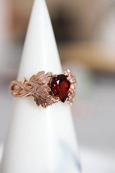 Leaves Ring, Gold Leaf Rings, Gold Items, Garnet Engagement Ring, Ring Rosegold, Shiny Objects, Sparkly Things, Nature Ring, Whatsapp Number