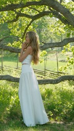 Countryside Dress, Miley Stewart, Farm Clothes, Nature Photoshoot, Cottagecore Outfits, Grad Photos, Farm Girl, Aesthetic Outfits, Summer Aesthetic