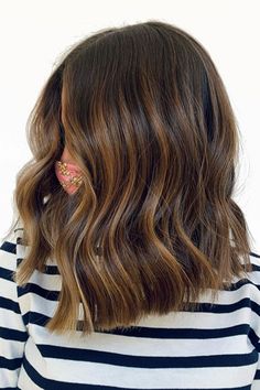 Balayage Hair Short Caramel, Short Caramel Balayage, Warm Brunette Balayage Hair, Brown Blonde Hair Balayage, Brunette Balayage Hair Short, Short Brunette Hairstyles, Warm Brunette Balayage, Balayage Brunette Short, Caramel Balayage Brunette