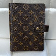 Always Guaranteed 100% Authentic. Louis Vuitton Monogram Agenda Mm Passport Cover Wallet Case With Credit Card Slots And Slip Pockets Perfect For A Wallet Or Agenda. Good Used Condition Bags Louis Vuitton, Passport Cover, Louis Vuitton Bags, Authentic Louis Vuitton, Wallet Case, Louis Vuitton Monogram, Louis Vuitton Bag, Card Slots, Slots