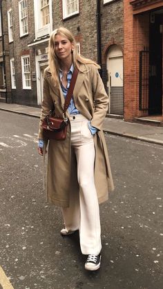 London Spring Fashion, Trent Coat, Trench Coat Outfit, London Outfit, Outfits With Converse, Paris Outfits, Spring Fashion Trends, Coat Outfits, Look Vintage