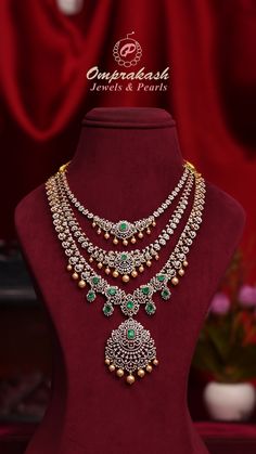 Diamond Haaram, Diamond Mangalsutra, Pearl Jewelry Design, Heritage Jewellery, Diamond Necklace Designs, South Indian Jewellery, Diamond Jewelry Designs, Kundan Necklaces, Emerald Necklace