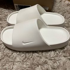 Brand New Never Worn Size 5 Womens White Closed Toe Casual Slides, White Casual Closed Toe Slides, Casual White Closed Toe Slides, Comfortable Synthetic Slides With Round Toe, Casual Synthetic Closed Toe Slides, White Low-top Sneakers For Vacation, Comfortable Closed Toe Synthetic Slides, White Sneakers For Beach In Spring, Comfortable Synthetic Closed Toe Slides