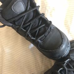 Little Worn, Good For The Winter. Toddler Size 7. Nike Sfb, Nike Air Max 2090, Nike Boots, Girls Snow Boots, White Shoes Sneakers, Youth Shoes, Toddler Boots, Nikes Girl, Red Sneakers