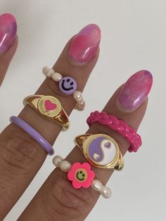 Evry Jewels pink and purple rings Preppy Jewelry Rings, Colorful Rings Aesthetic, Summer Rings Aesthetic, Aesthetic Jewelry Ideas, Funky Jewelry Rings, Colorful Jewelry Aesthetic, Cute Rings Aesthetic, Bijoux Aesthetic, Beaded Jewelry Aesthetic