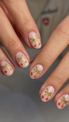 Red Green Nail Art, Emilie Kiser Home, Emilie Kiser Aesthetic, Djerf Avenue Nails, Emilie Kiser Nail, Emilie Kiser Hair, Emilie Kiser Nails, Emilie Kiser Outfit, Bow Nails Christmas