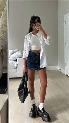 outfit for summer
denim mini skirt
summer denim
button up 
loafers Uni Outfits, Spring Look, Looks Street Style, Mode Inspo, Mode Vintage, Looks Style, Mode Inspiration, Lookbook Outfits, Looks Vintage