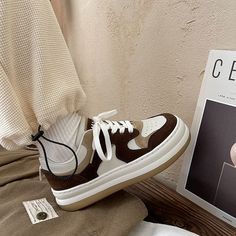 Cute Shoes Brown, Sneakers 2023 Trends, Shoes 2023 Trends, Cream Sneakers, E Girl Clothes, Artsy Outfit, Coffee Cream, Aesthetic Shoes, Brown Sneakers