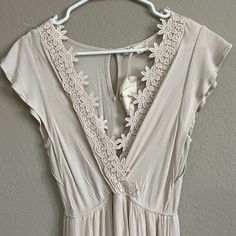 Brand New Beautiful Hem & Thread V Neck Dress. Size Small. It Has Slits On Both Sides And Is Also Lined. Beige Maxi Dress With Lace Trim For Brunch, Beige Lace Trim Maxi Dress For Day Out, V Neck Dress, Both Sides, Neck Dress, Thread, V Neck, Brand New, Womens Dresses