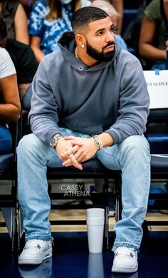 Drake Style, Drake Fashion, Drake Clothing, Aubrey Graham, Champagne Papi, Black Men Fashion Urban, Aubrey Drake, Nba Outfit, Black Men Fashion Casual