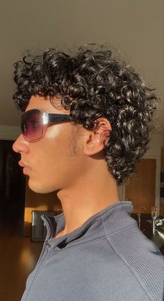 Curly Butterfly Cut, Mod Cut, Teen's Hairstyles, Afro Hairstyles Men, Grover Underwood, Butterfly Cut, Mixed Curly Hair, Shield Sunglasses