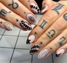 Nail Inspo Creative, Easy Grunge Nails, Rock Star Girlfriend Nails, Isolated Chrome Design Nails, Funky Purple Nails, Junji Ito Inspired Nails, Short Rockstar Nails, 90s Grunge Nails, G59 Nail Ideas