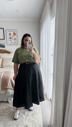 Modest Curvy Women Outfits, Plus Size Outfits With Skirts, Midsize Vintage Fashion, Midsize Maxi Skirt Outfit, How To Wear Long Skirts, Midsize Modest, Athleisure Outfits Plus Size, Plus Size Long Skirt Outfits, Plus Size Minimalist Outfits