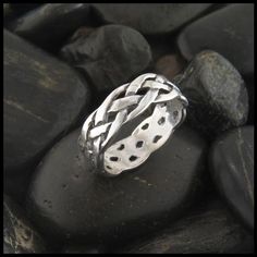 Open knotwork woven Celtic ring in Sterling Silver.