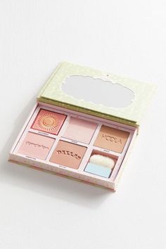 Makeup Products Palette, Benefit Palette, Benefit Face Palette, Makeup Pallets Collection, Cute Makeup Pallets, Makeup Pallet Aesthetic, Benefit Makeup, Beauty Products You Need, Makeup Sets