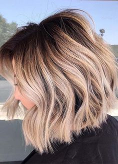 Shadow Root Blonde, Kort Bob, Shadow Root, Wavy Bob Hairstyles, Choppy Bob Hairstyles, Curly Bob Hairstyles, Hair Stuff, Bob Haircuts, Shoulder Length Hair