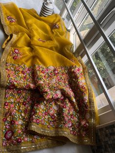 Organza wid threadwork and wid blouse piece . Organza Sarees Embroidery, Saree Beautiful, Haldi Outfits, Navratri Dress, Saree Embroidery, Hand Embroidery Dress, Crepe Saree, Yellow Saree, Embroidered Saree