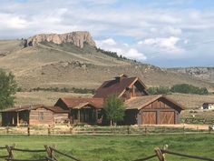 Ranch In The Woods, Old West Ranch House, Old West Architecture, Old Western House, Colorado Ranch House, Wild West House, Minecraft Ranch, Western Ranch House