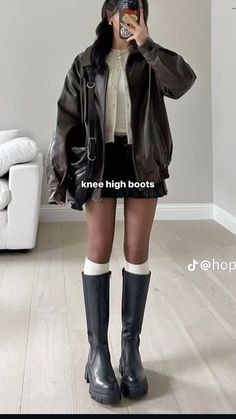 Seoul Korea Outfit, Winter Outfits Long Boots, Semi Cold Weather Outfits, Sixthform Aesthetic, Museums Outfit, H&m Outfits, Japan Fall Outfit, Chicago Outfit, H M Outfits