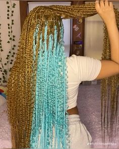 Graduation Cap Hairstyles, Peekaboo Braids, Cap Hairstyles, Peekaboo Hair Colors, Cute Box Braids, Twisted Hair, Peekaboo Hair, Colored Braids