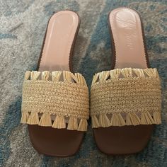 Jcrew Sandals Woven Raffia Kitten Heel Nwt Chic Beige Heels For Summer Outings, Chic Natural Heels For Vacation, Chic Natural Heels For The Beach, Chic Natural Color Heels For Vacation, Chic Natural Heels For Beach, Beige Summer Heels For Summer Outings, Chic Straw Sandals For Vacation, Beige Straw Heels For Beach, Summer Heels For Beach Season In Natural Color